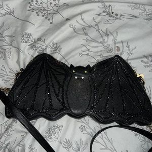 🫶🏼Betsey Johnson Bat purse